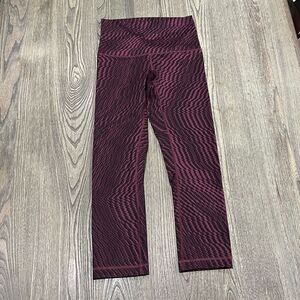 Lululemon Capris Leggings Hi-Rise Pull-On Workout Athletic Black Purple Size 6